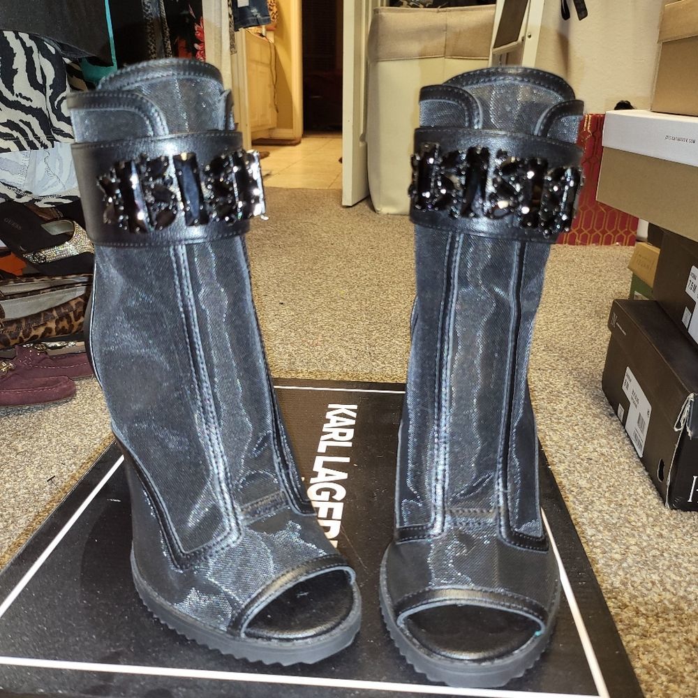 Karl Largerfeld size 7